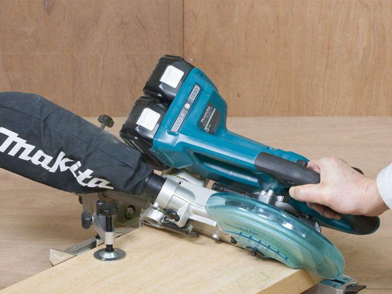 Kap och gersåg Makita DLS714Z 190mm